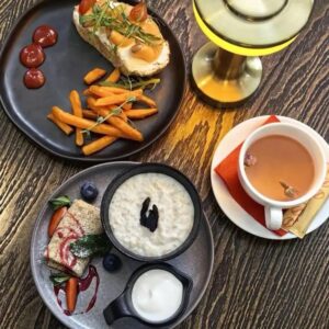 (2) Завтрак вторник ( Брускетта с лососем, овсяная каша,блин с творогом )